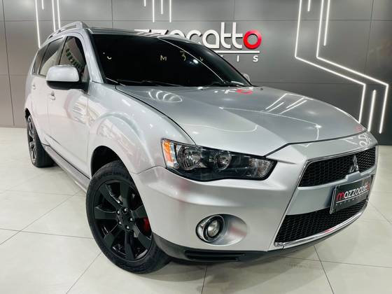 MITSUBISHI OUTLANDER 3.0 GT 4X4 V6 24V GASOLINA 4P AUTOMÁTICO MITSUBISHI OUTLANDER 3.0 GT 4X4 V6 24V GASOLINA 4P AUTOMÁTICO
